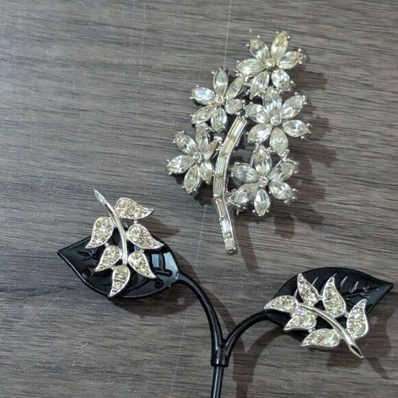Vintage Sarah Coventry Rhinestone Flower Brooch & Clip-On Earrings Set - Picture 2 of 8